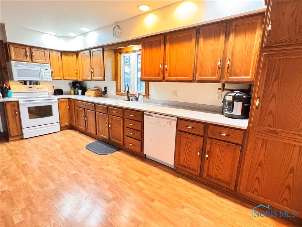 21308 County Road 20n, West Unity, Ohio image 8