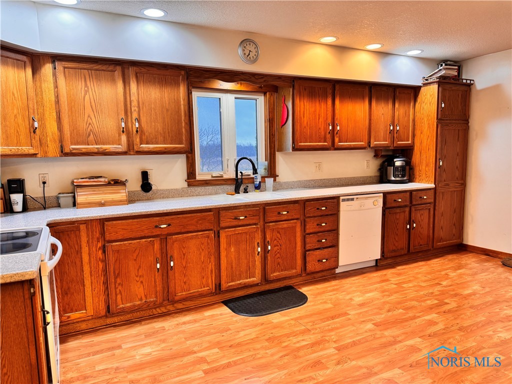 21308 County Road 20n, West Unity, Ohio image 10