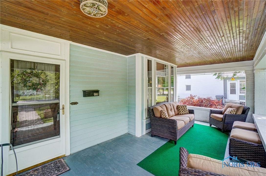 Photo 6 of 50 of 300 1st Street house