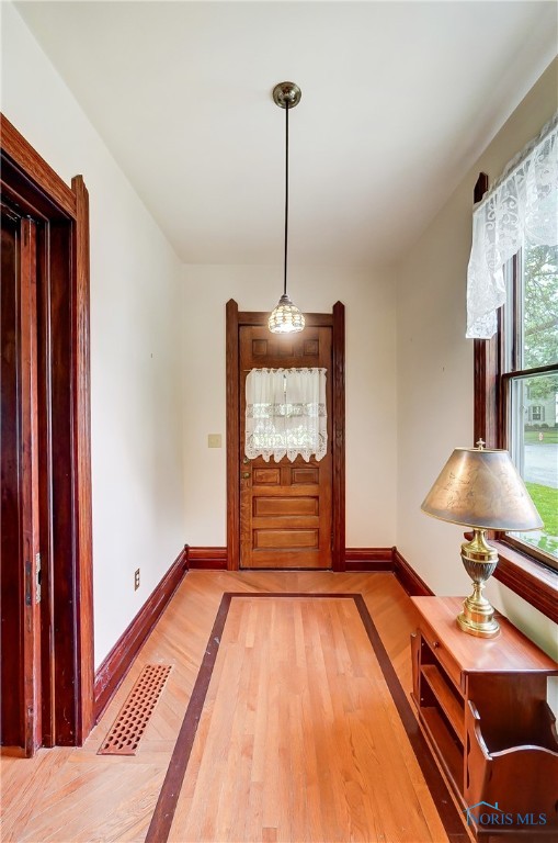 Photo 8 of 50 of 300 1st Street house
