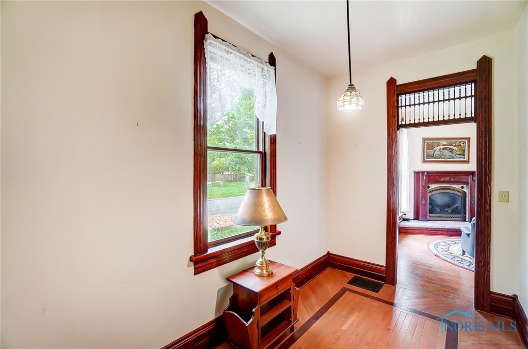 Photo 9 of 50 of 300 1st Street house