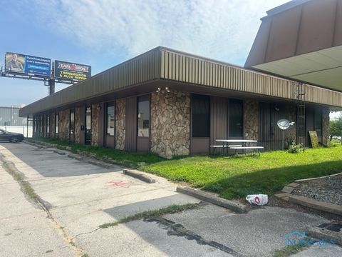 Photo of 210 S Reynolds Road, Toledo, OH 43615 (MLS # 6132368)