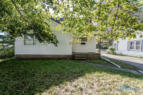 Photo of 204 W 8th Street, Perrysburg, OH 43551 (MLS # 6136627)