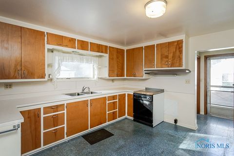 Tiny photo for 204 W 8th Street, Perrysburg, OH 43551 (MLS # 6136627)