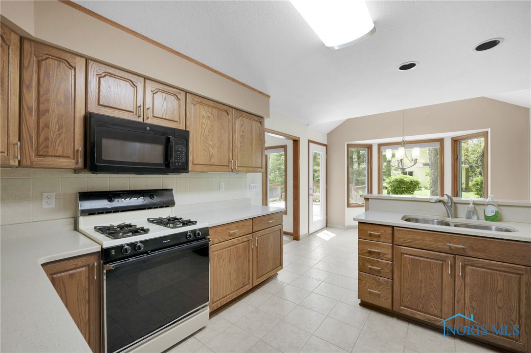 4449 Weldwood Lane, Sylvania, Ohio image 13