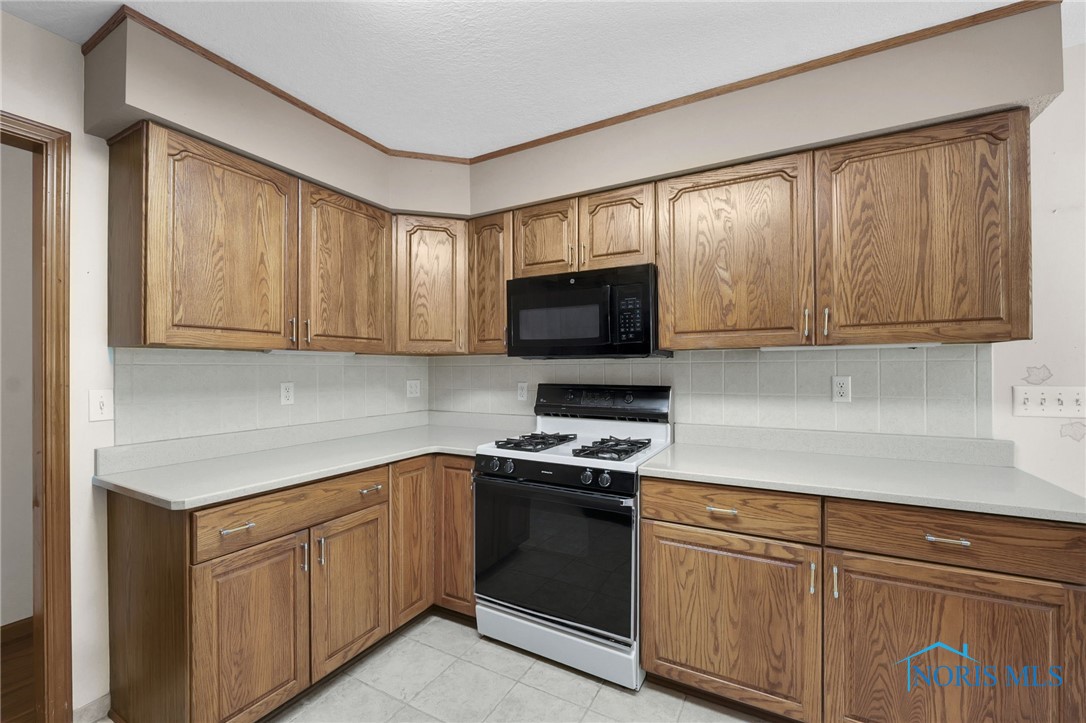 4449 Weldwood Lane, Sylvania, Ohio image 16