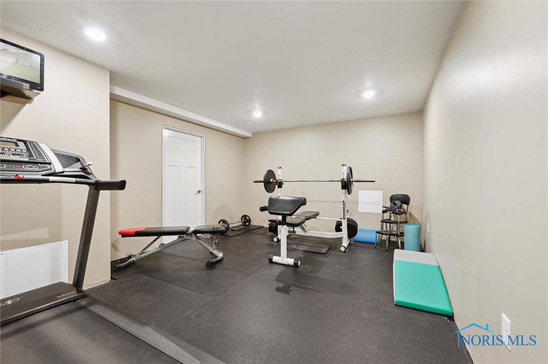 6200 Swiss Garden Road, Toledo, Ohio image 32