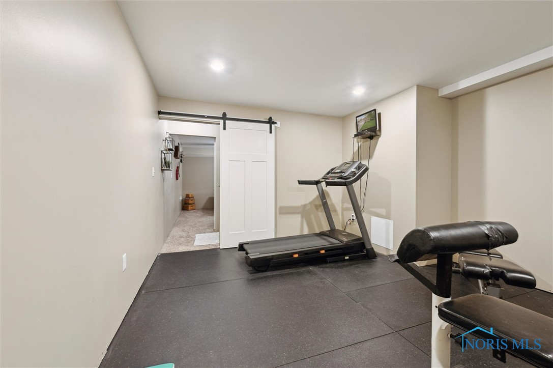 6200 Swiss Garden Road, Toledo, Ohio image 33