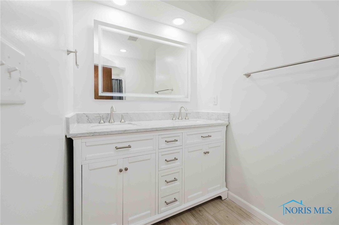 Findlay, Ohio 45840, United States, 3 Bedrooms Bedrooms, ,3 BathroomsBathrooms,Residential,Active,205763