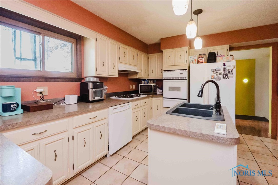 Findlay, Ohio 45840, United States, 3 Bedrooms Bedrooms, ,3 BathroomsBathrooms,Residential,Active,205763