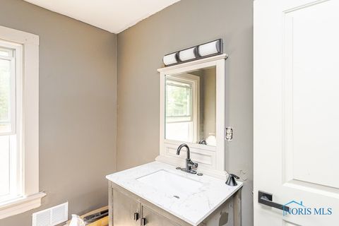 Tiny photo for 620 South Avenue, Toledo, OH 43609 (MLS # 6136673)