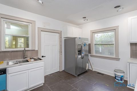 Tiny photo for 620 South Avenue, Toledo, OH 43609 (MLS # 6136673)