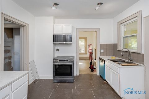 Tiny photo for 620 South Avenue, Toledo, OH 43609 (MLS # 6136673)