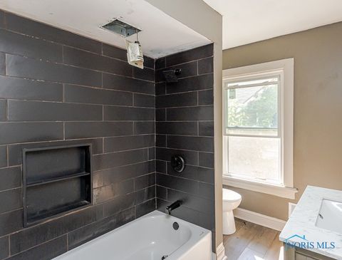 Tiny photo for 620 South Avenue, Toledo, OH 43609 (MLS # 6136673)