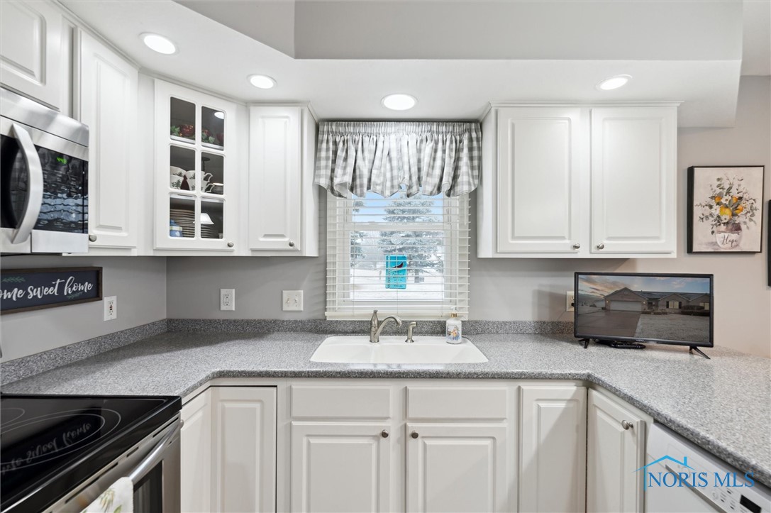 4611 W Blackstone Drive, Maumee, Ohio image 16
