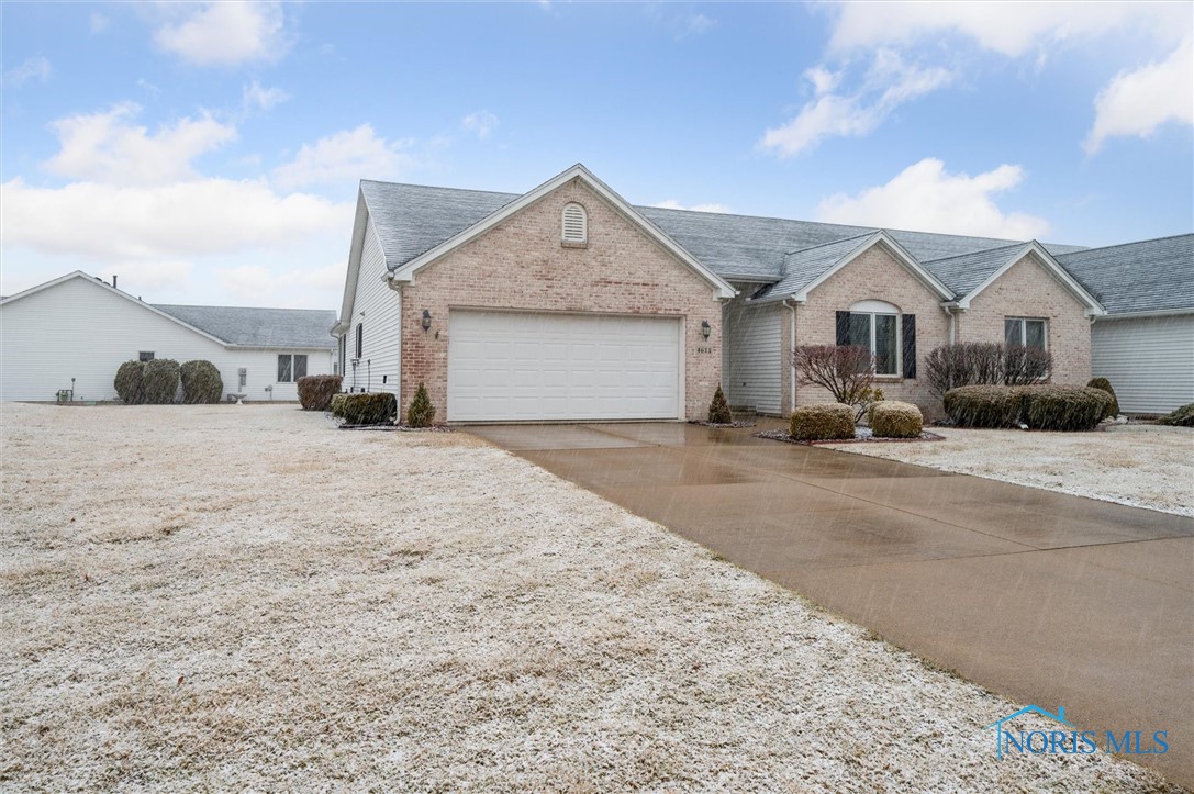 4611 W Blackstone Drive, Maumee, Ohio image 2