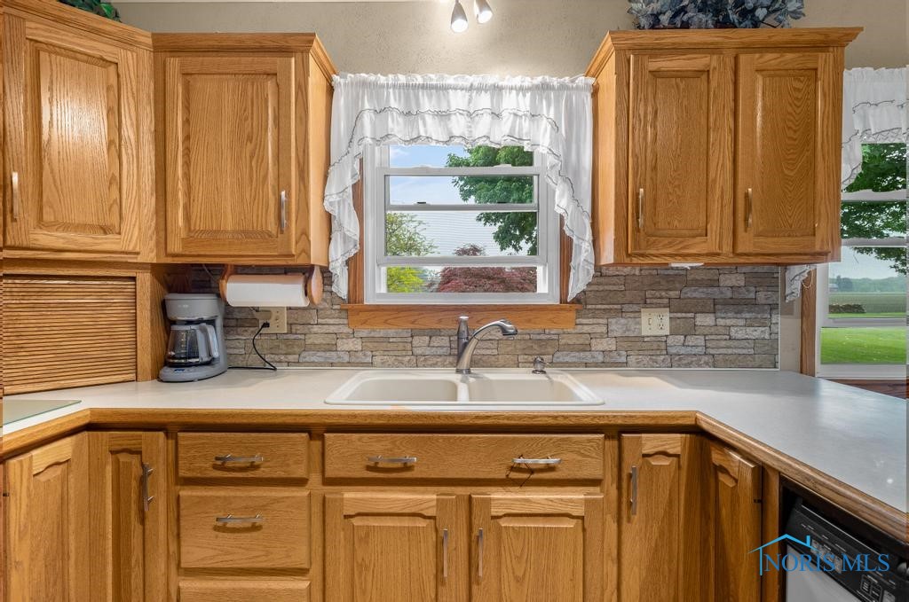 19016 W Orchard Drive, Elmore, Ohio image 16