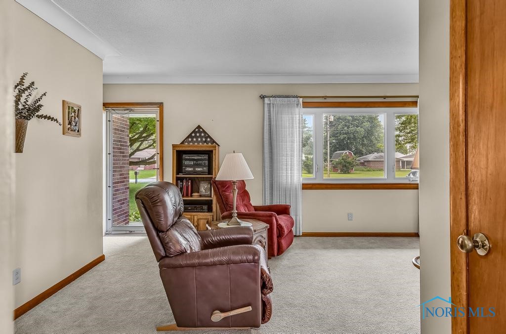 19016 W Orchard Drive, Elmore, Ohio image 7