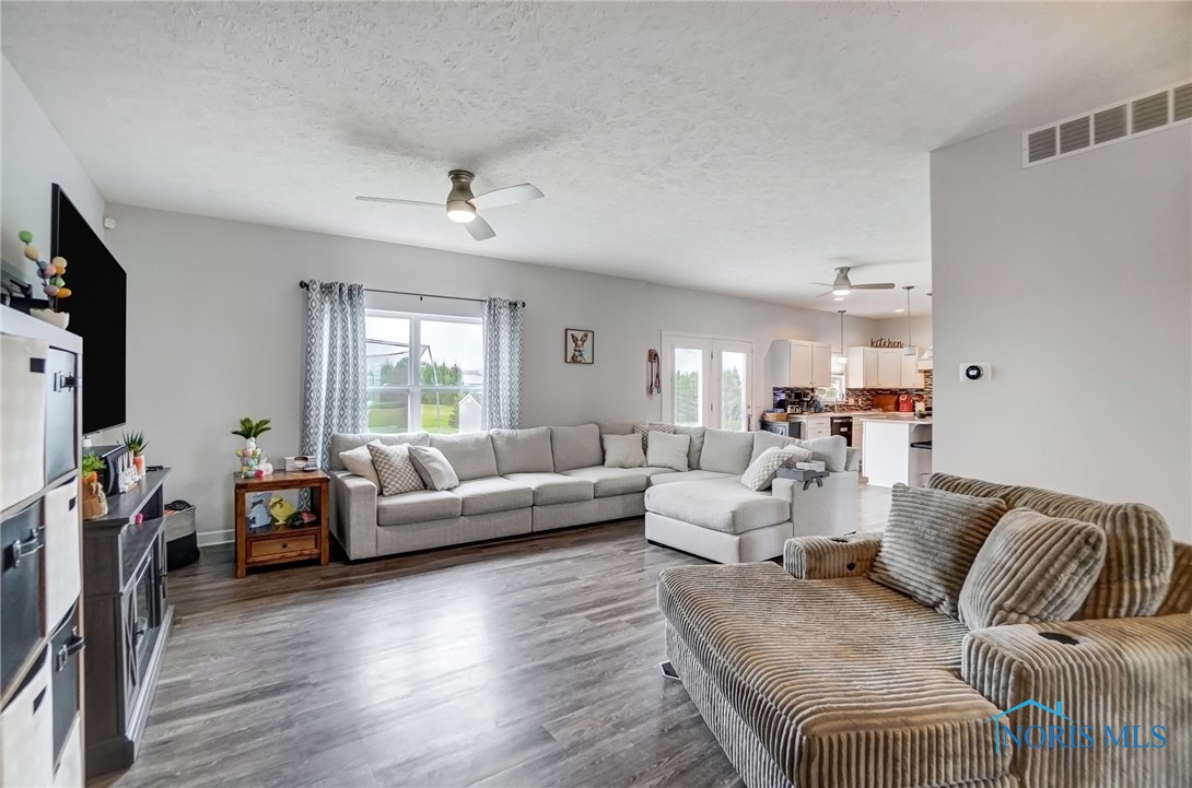 12825 Chickory Drive, Van Buren, Ohio image 6