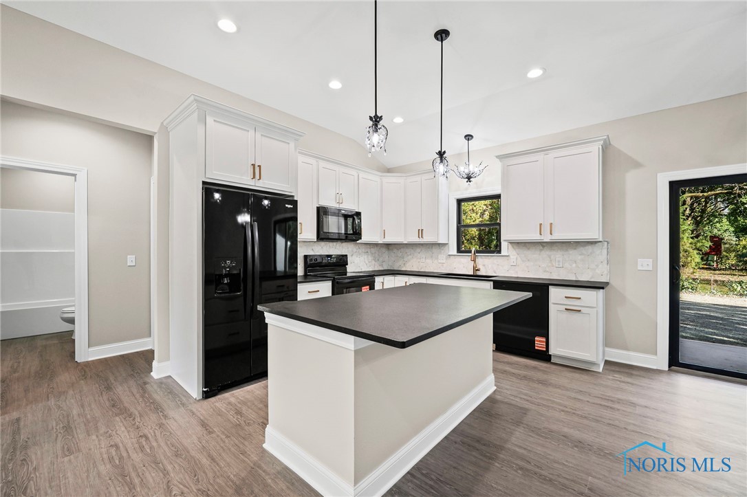 6715 Oakbrook Drive