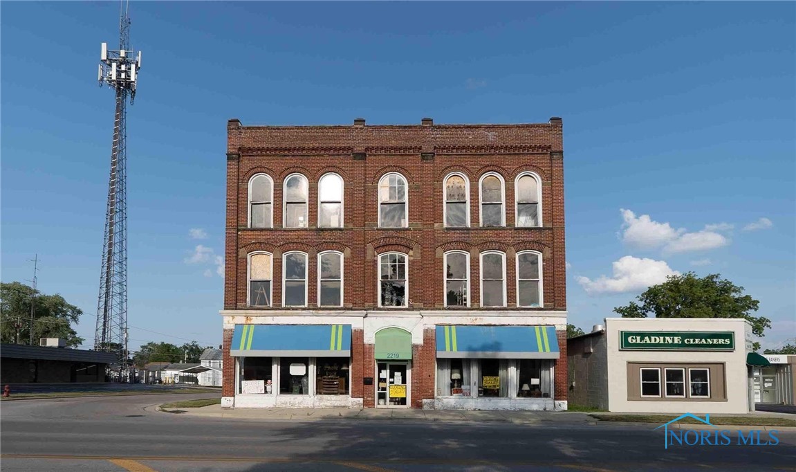 2219 N MAIN Street