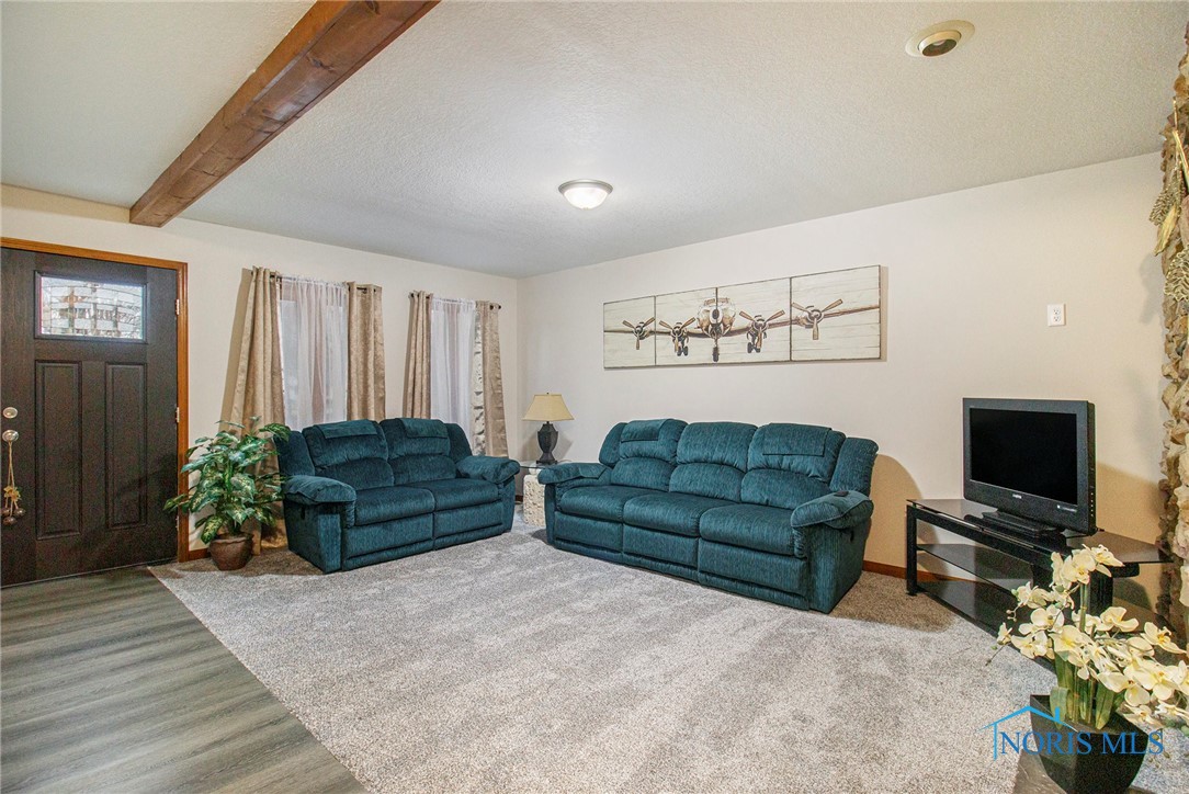 832 S Centennial Road