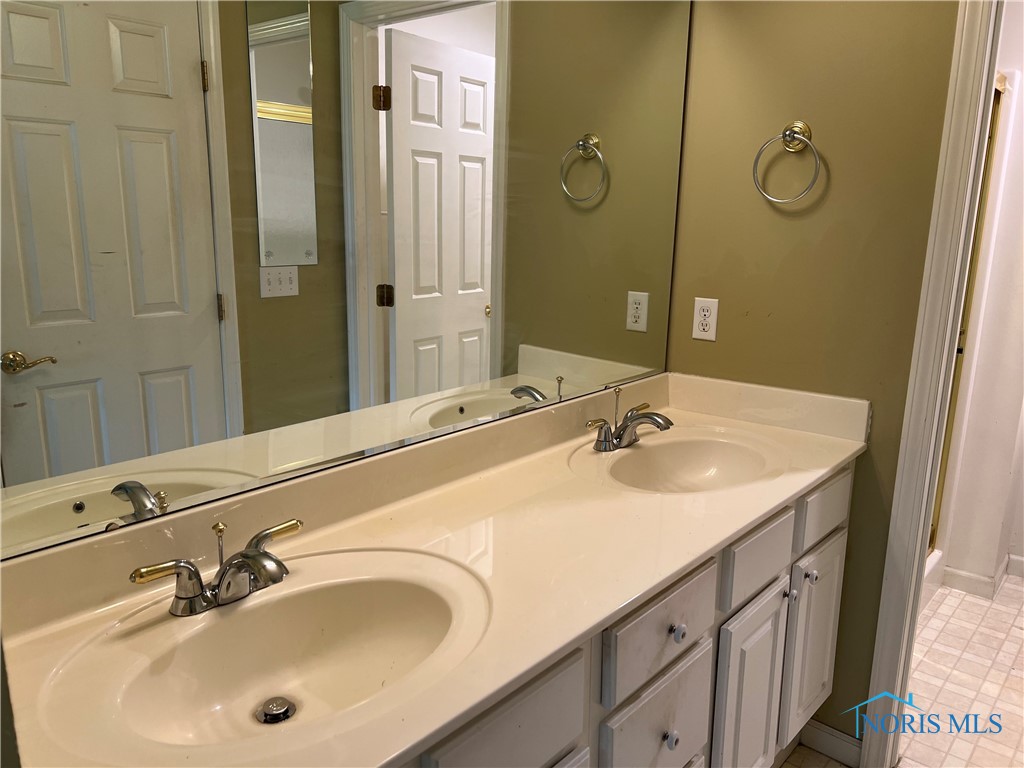 4435 E Clearwater Drive, Maumee, Ohio image 24