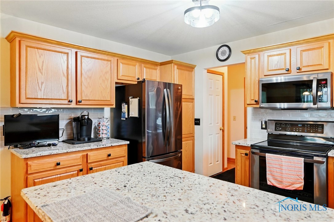 2310 Villa West Drive, Findlay, Ohio image 16