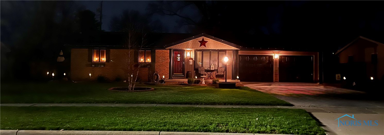 2419 Hollybrook Drive, Findlay, Ohio image 2