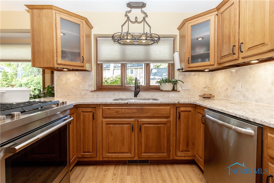 2439 Notting Hill Road, Toledo, Ohio image 14