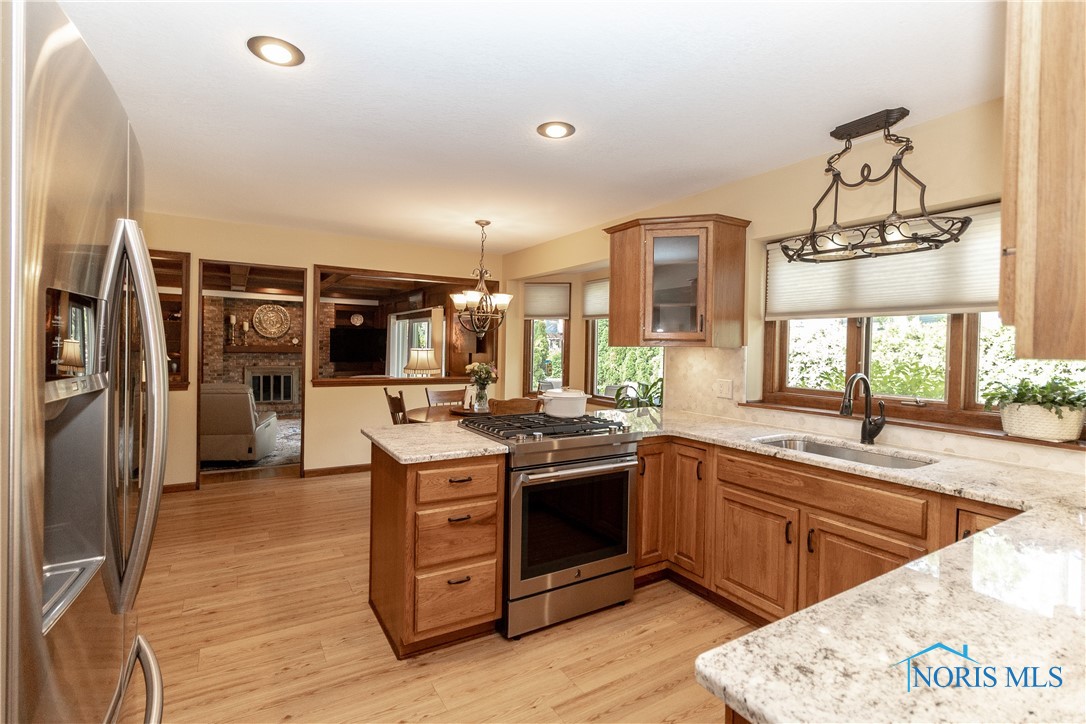 2439 Notting Hill Road, Toledo, Ohio image 13