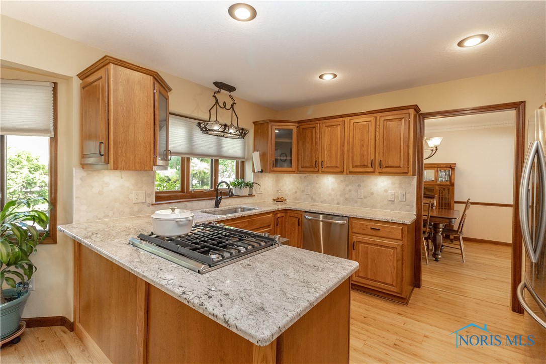 2439 Notting Hill Road, Toledo, Ohio image 16