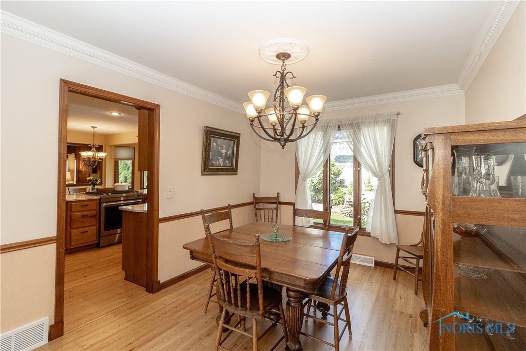 2439 Notting Hill Road, Toledo, Ohio image 10
