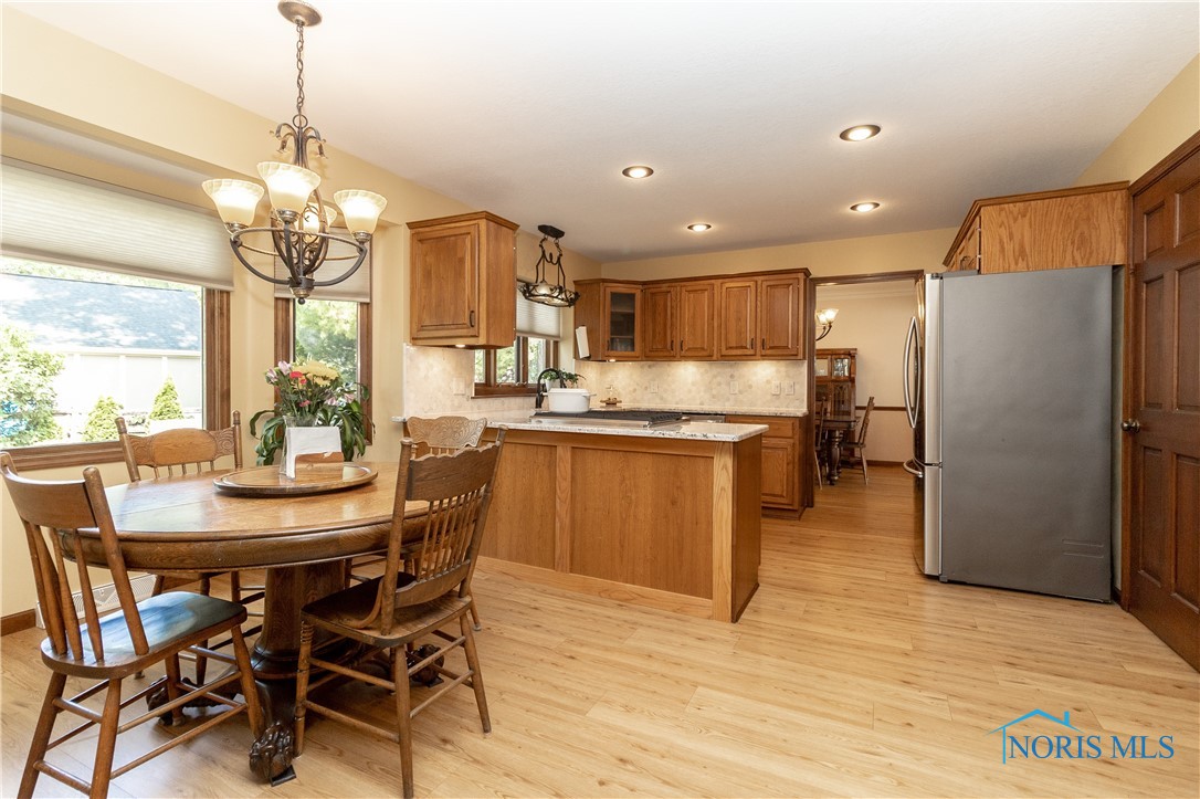2439 Notting Hill Road, Toledo, Ohio image 11