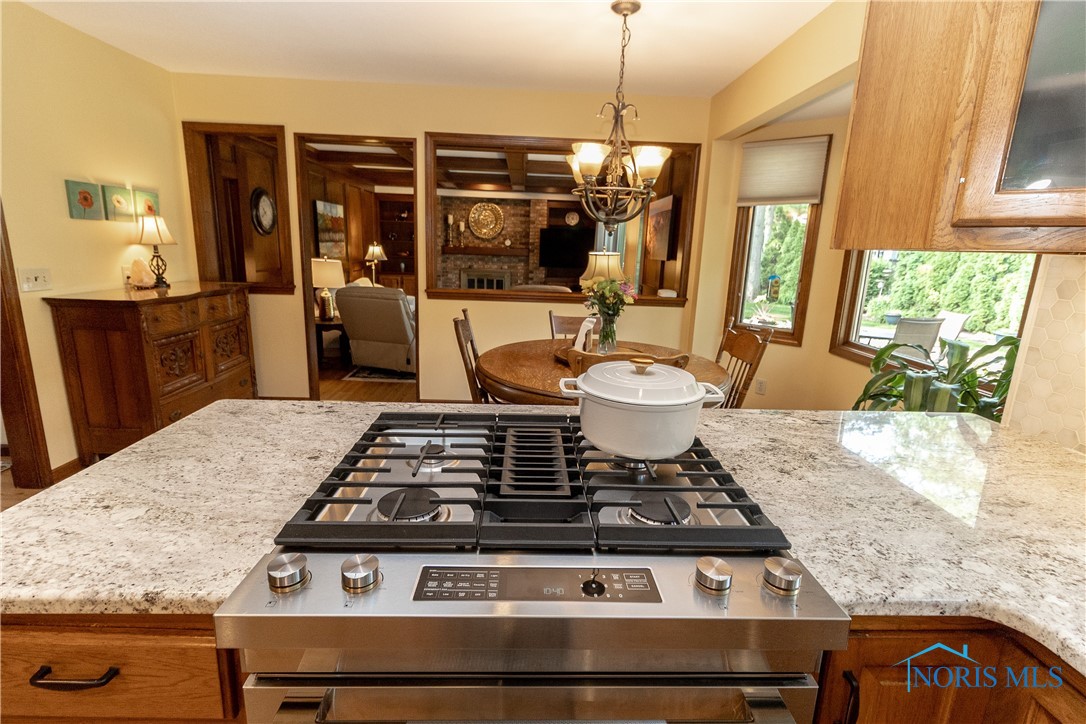 2439 Notting Hill Road, Toledo, Ohio image 17