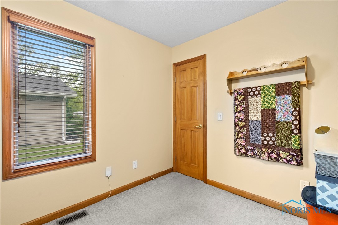 2512 Villa West Drive, Findlay, Ohio image 33