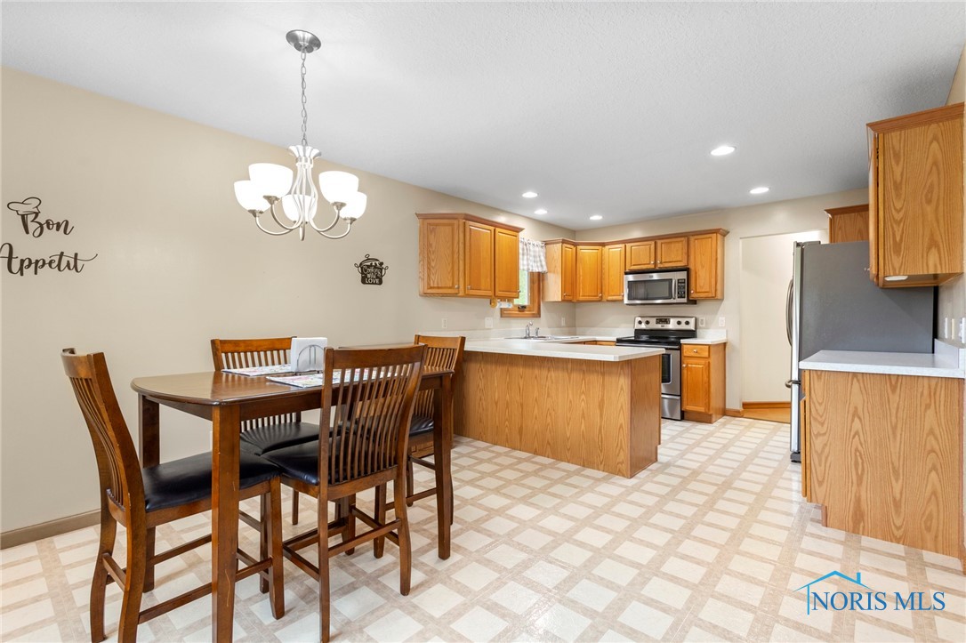 2512 Villa West Drive, Findlay, Ohio image 22