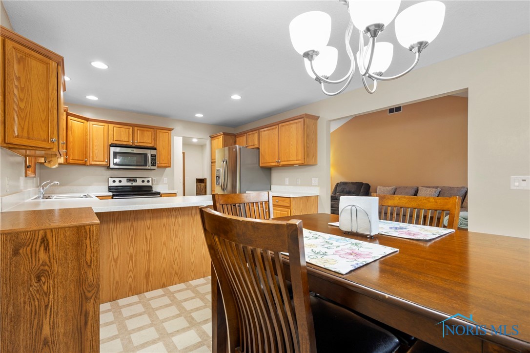 2512 Villa West Drive, Findlay, Ohio image 23