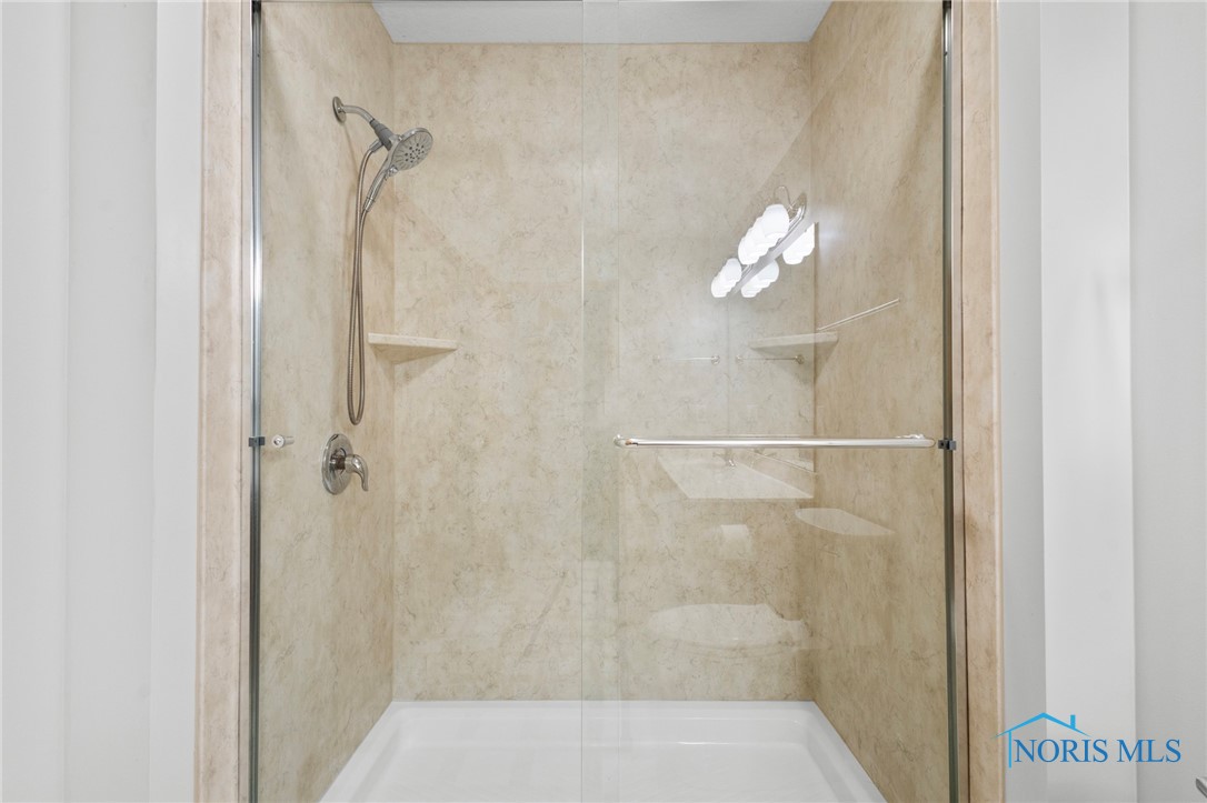 2512 Villa West Drive, Findlay, Ohio image 15