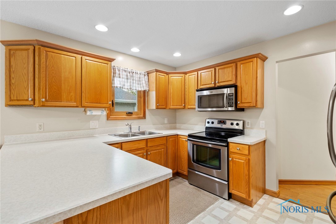 2512 Villa West Drive, Findlay, Ohio image 25