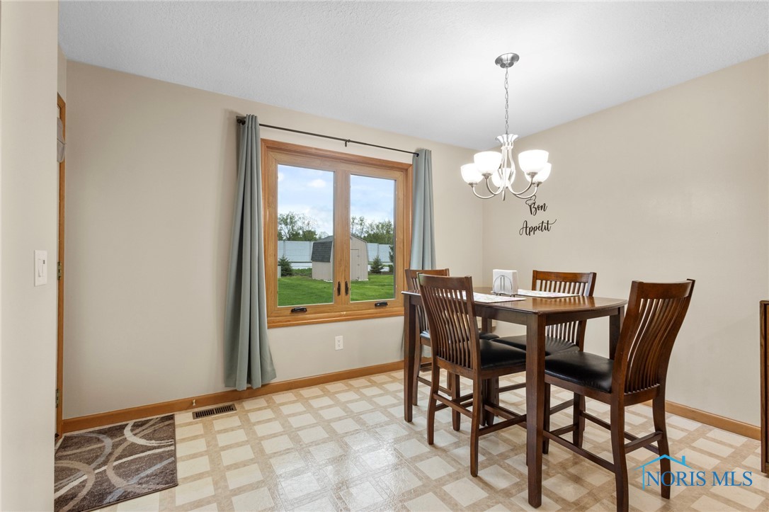 2512 Villa West Drive, Findlay, Ohio image 21