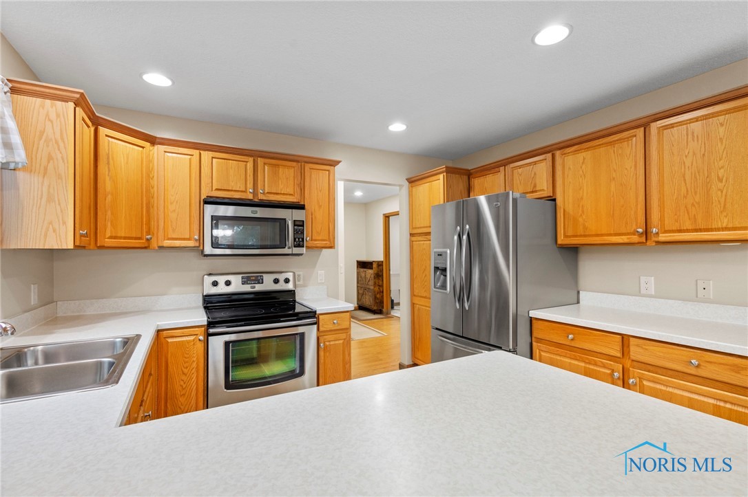 2512 Villa West Drive, Findlay, Ohio image 24