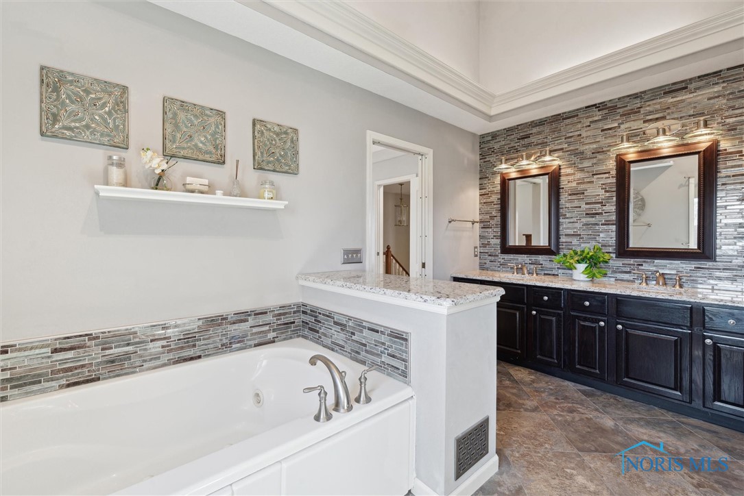 10253 Scarlet Oak Drive, Perrysburg, Ohio image 25