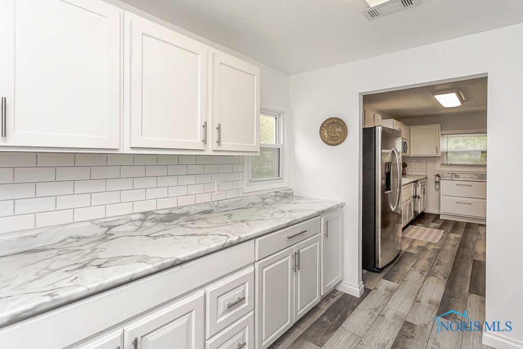 207 Taylor Road, Oregon, Ohio image 12