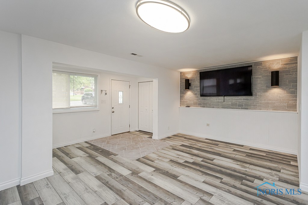 207 Taylor Road, Oregon, Ohio image 4