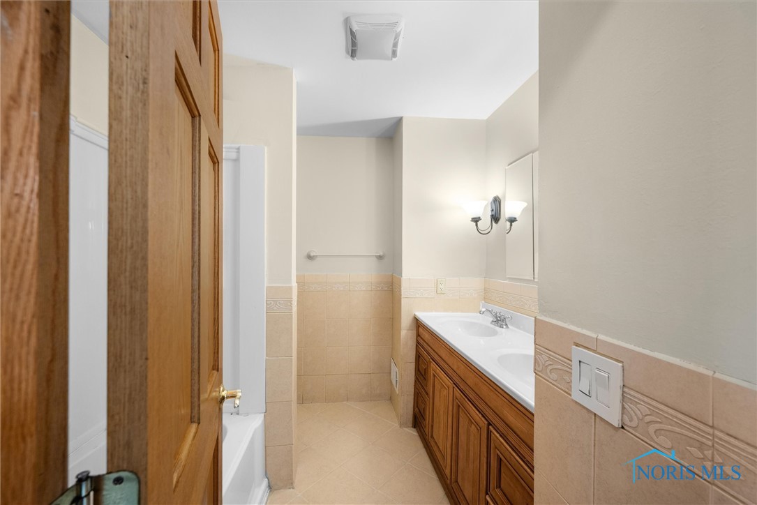 3633 Greenlawn Court, Toledo, Ohio image 11