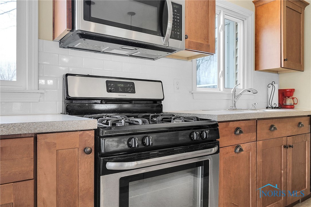 5960 Greenacre Road, Toledo, Ohio image 17