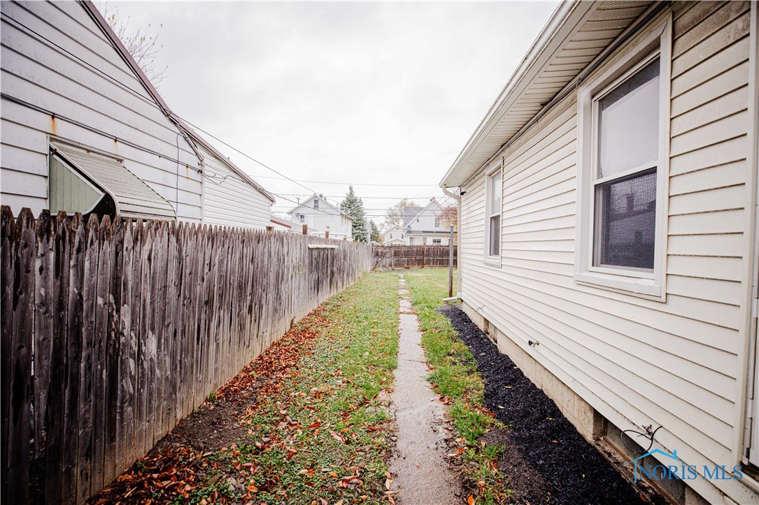 2121 Delence Street, Toledo, Ohio image 3