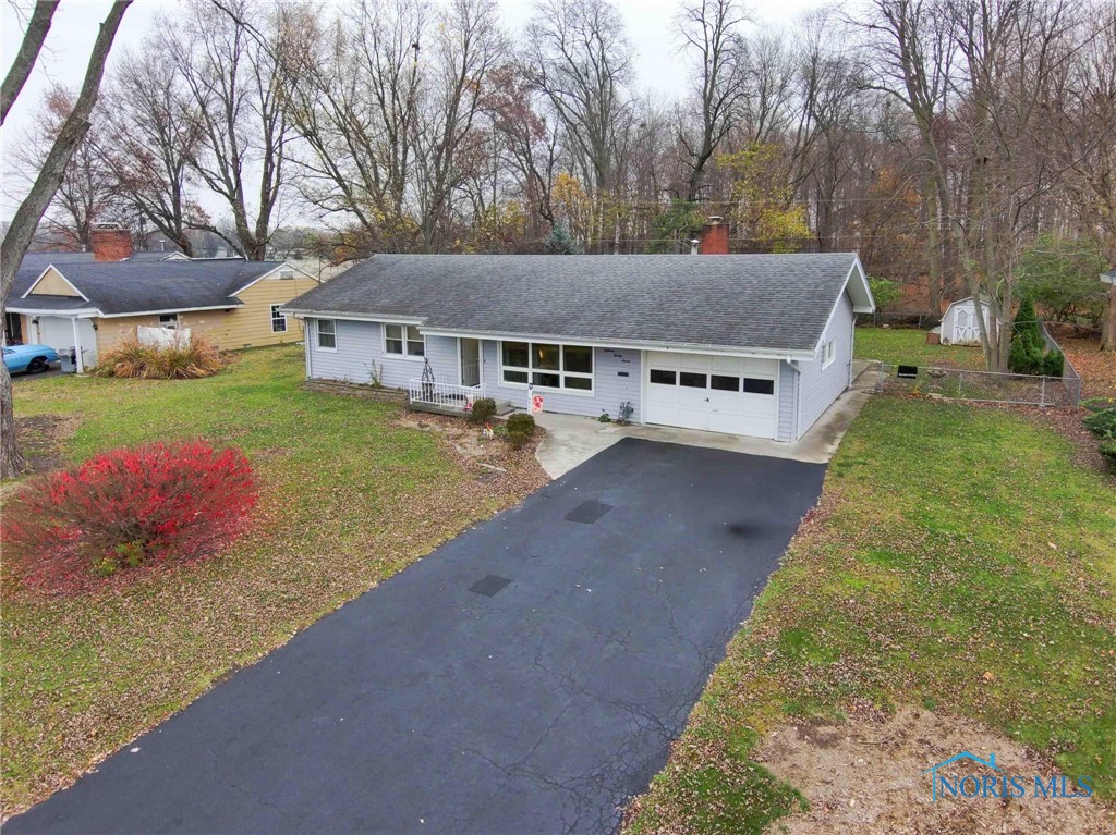 1827 Eastview Drive, Findlay, Ohio image 2
