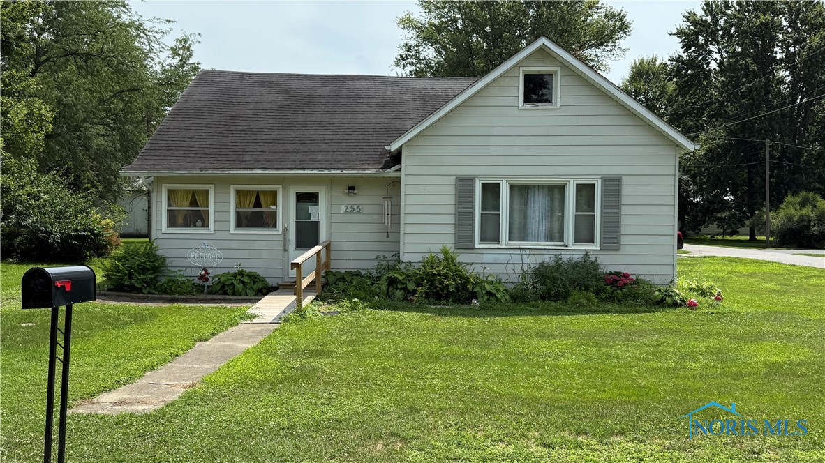 255 W Summit Street